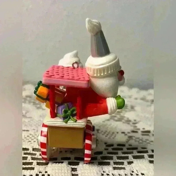 Hallmark Keepsake NEW 2010 “Santa’s Sweet Ride” 4th in series Christmas ornament - Picture 5 of 5